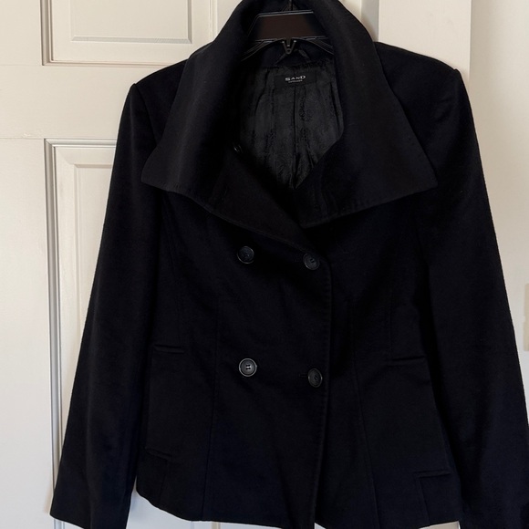Designer Wool coat with high collar - Picture 15 of 16